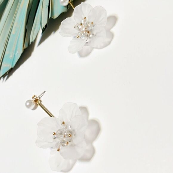 Anthro white flower drop earrings #458 - Picture 5 of 8